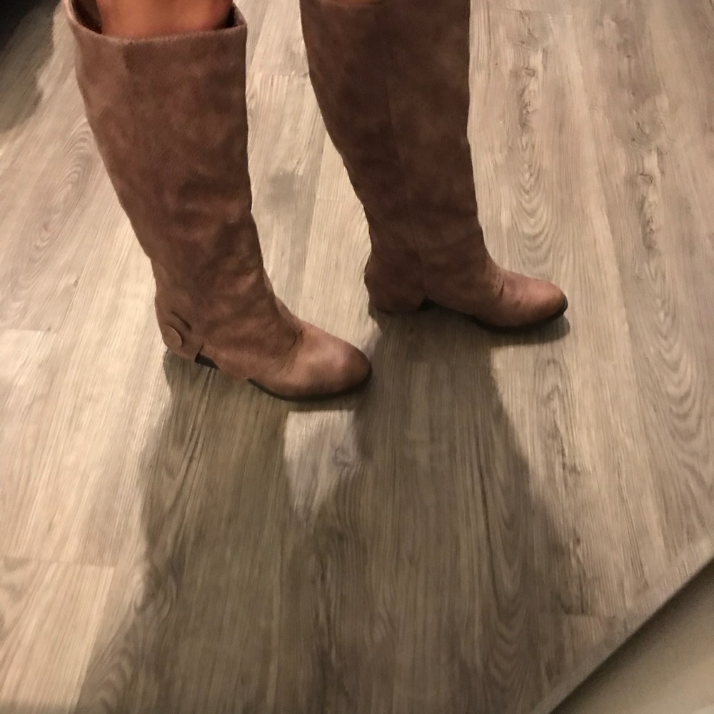 Beautiful New Boots size 10 but they fit like 9
